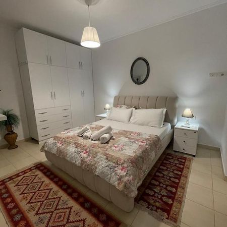 Meg'S Apartment Гірокастра Екстер'єр фото
