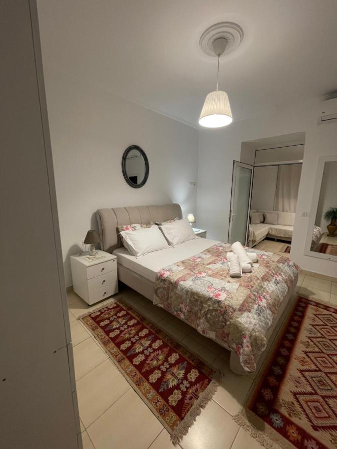 Meg'S Apartment Гірокастра Екстер'єр фото